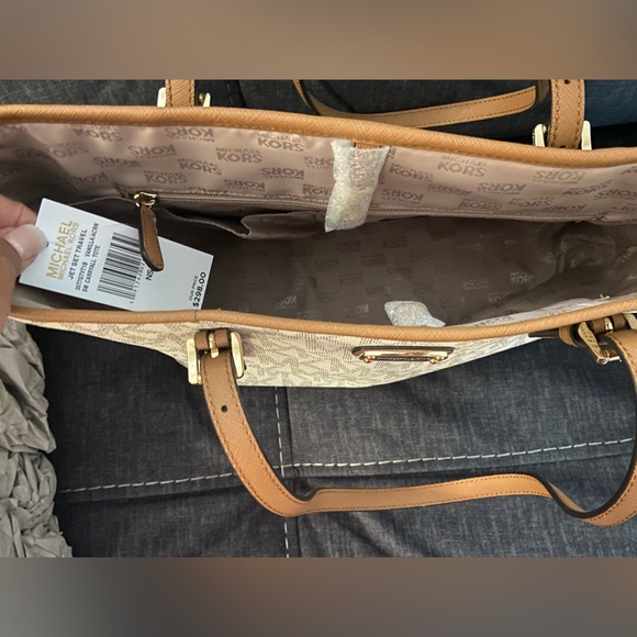 Michael kors small carryall Tote - Picture 3 of 6